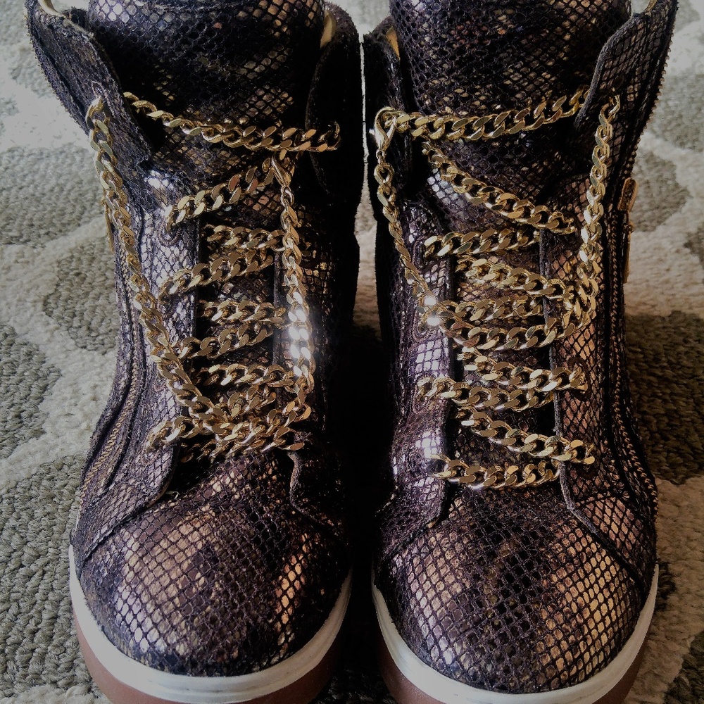 Michael Kors High Top Sneaker